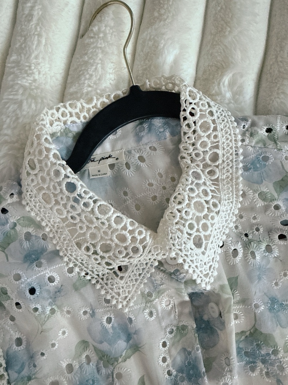 Baby Blue & White Floral Eyelet Lace Collared Sleeveless Blouse - Picture 3 of 3